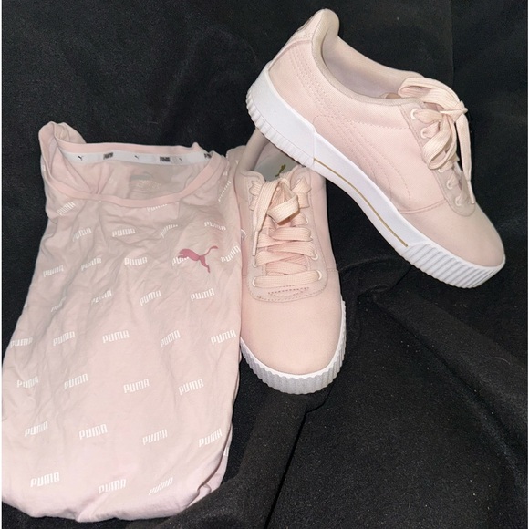 Puma Shoes - Puma sneakers with matching T-shirt